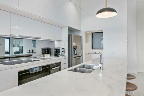Experience Platinum Hotel Apartments Melbourne Exterior photo